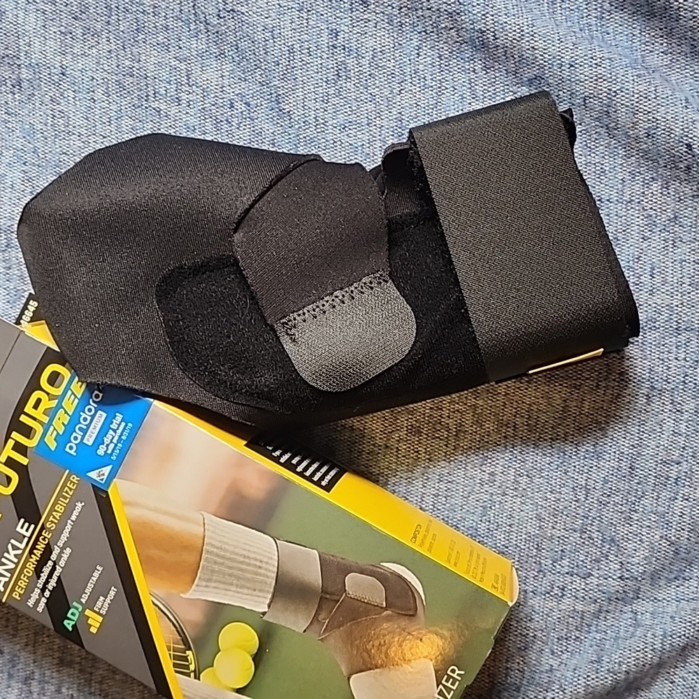 NWT Futuro Ankle Stabilizer Adjustable Size in Black - Picture 8 of 10